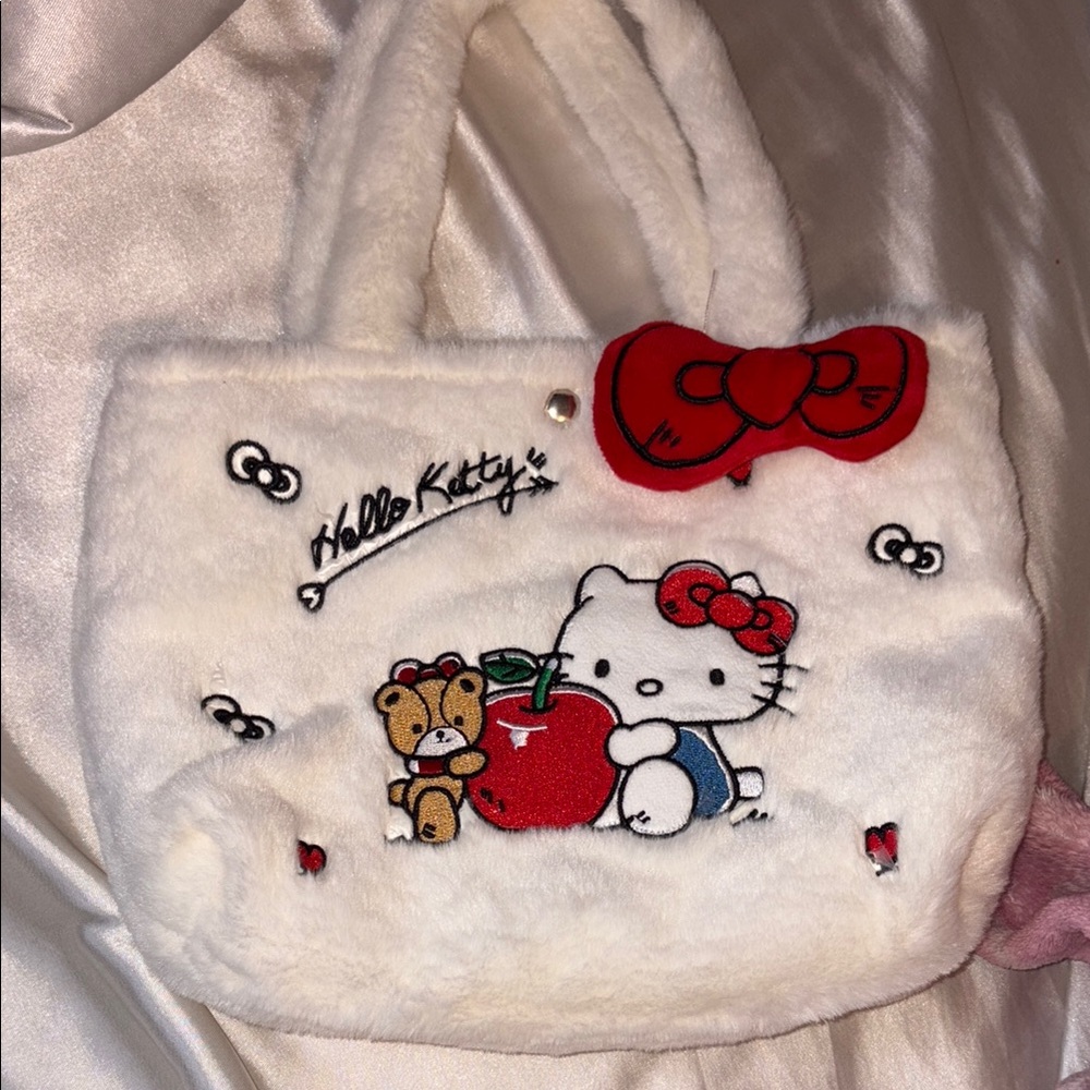 Hello Kitty Plush Tote Bag - Picture 2 of 5